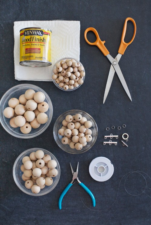 Сделать это колье из массивного деревянного бисера